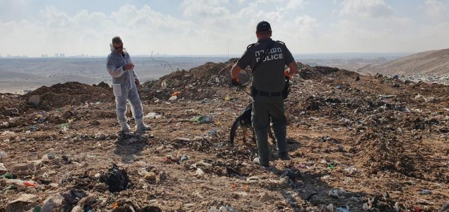 תיעוד: בתוך אלפי טונות של זבל; חיפושים אחר הנעדרת מאשקלון
