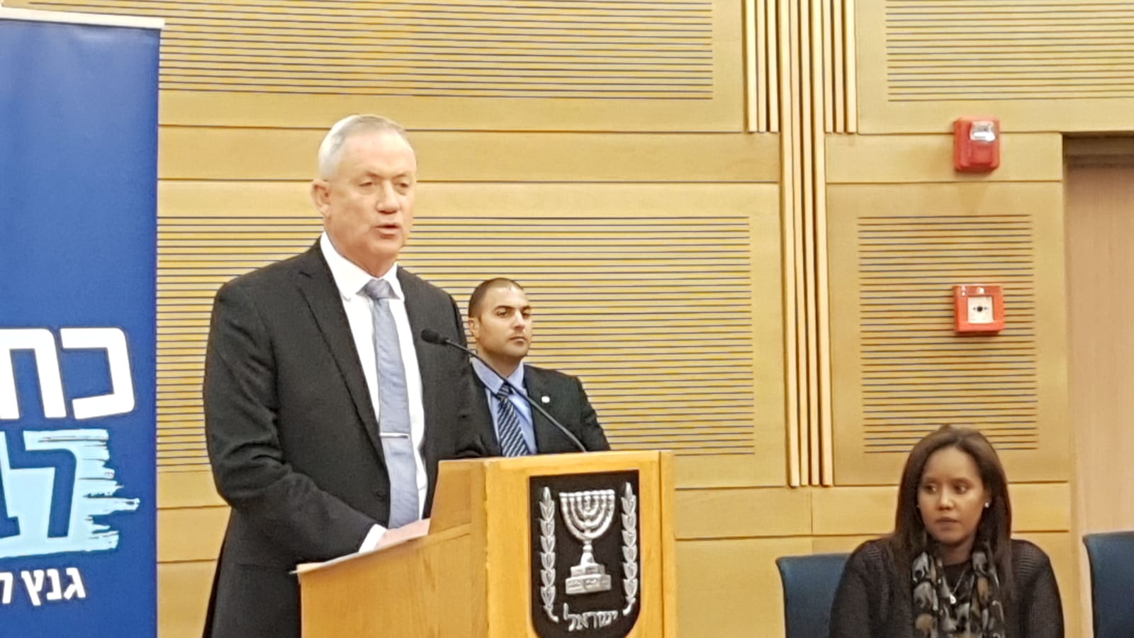 גנץ לנתניהו: "נמצא עבורך תפקיד הולם למעמדך"