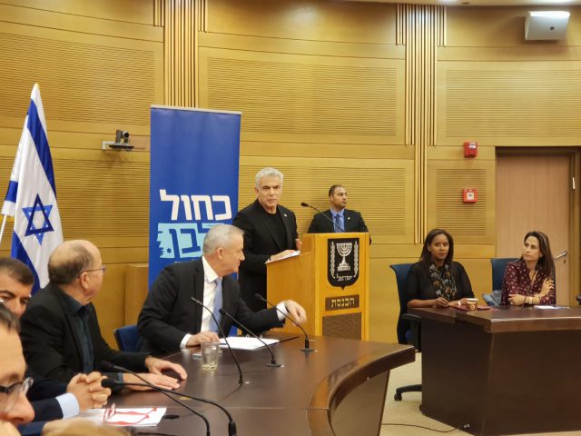 גנץ לנתניהו: "נמצא עבורך תפקיד הולם למעמדך"