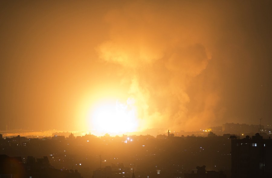 תגובה לשיגורים: גל תקיפות של צה"ל בעזה
