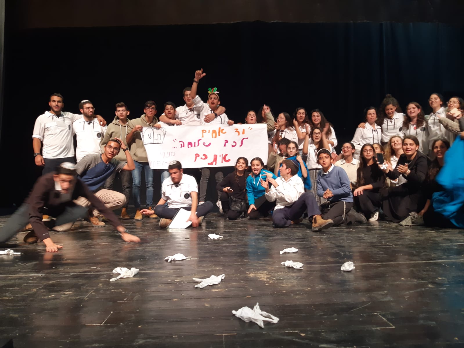באמצע הופעות שבת ארגון: המחווה לתושבי שדרות. צפו
