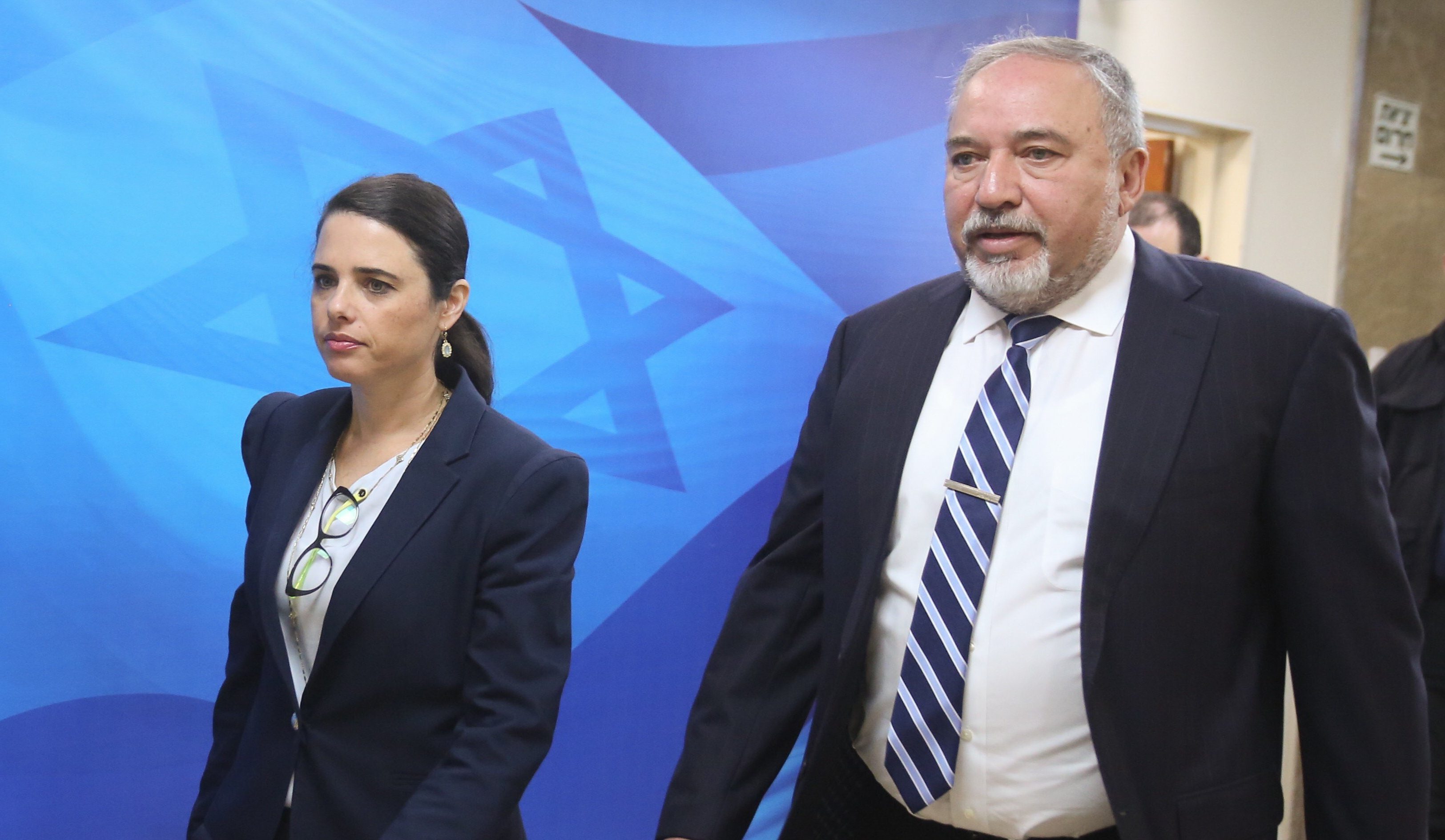 מאמץ אחרון לשכנע את ליברמן לחבור לממשלת ימין
