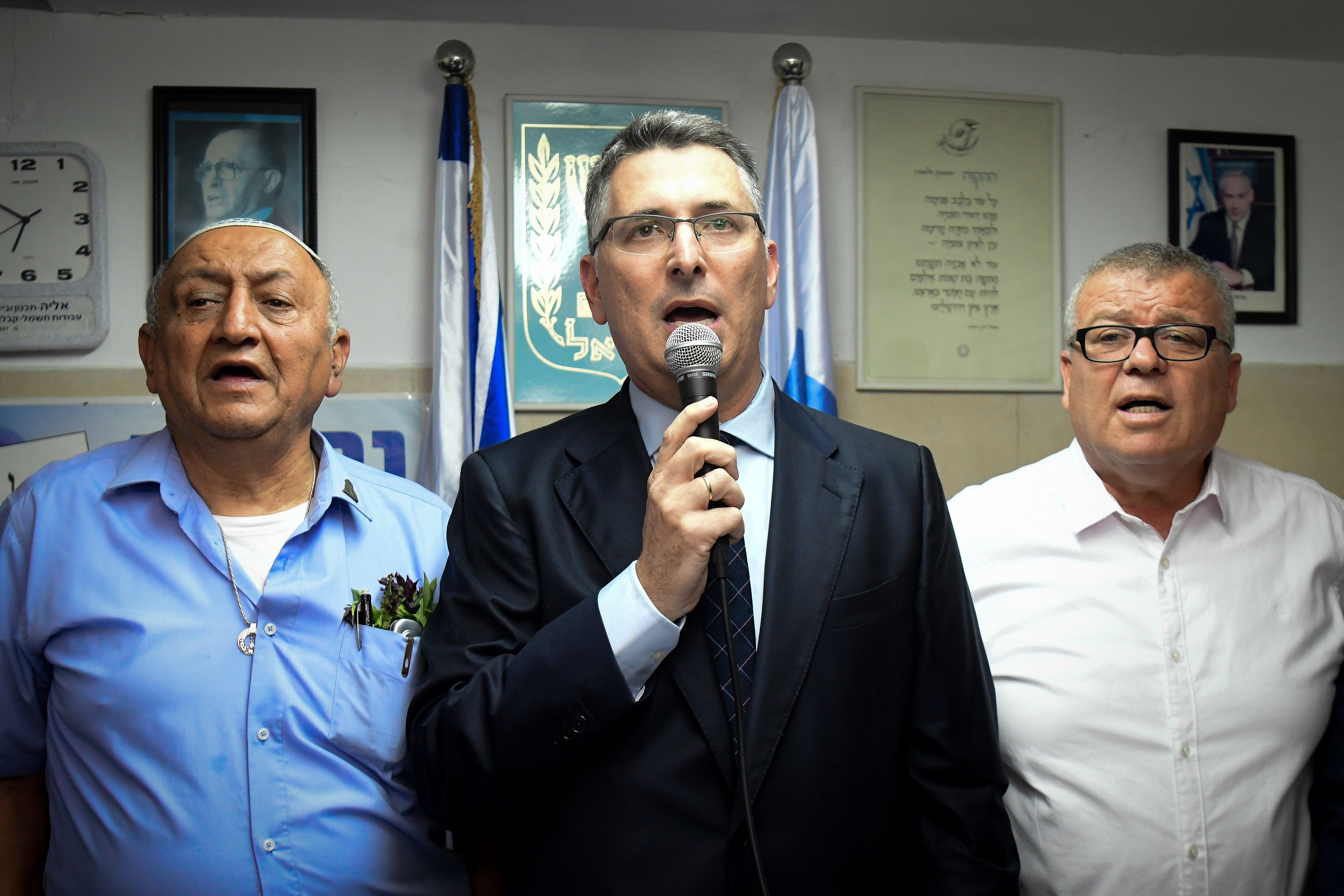 סער על נתניהו: "אם נמשיך ככה, לא נגיע רחוק"