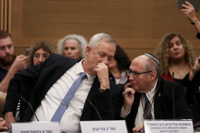 גנץ לצד אליקים רובינשטיין