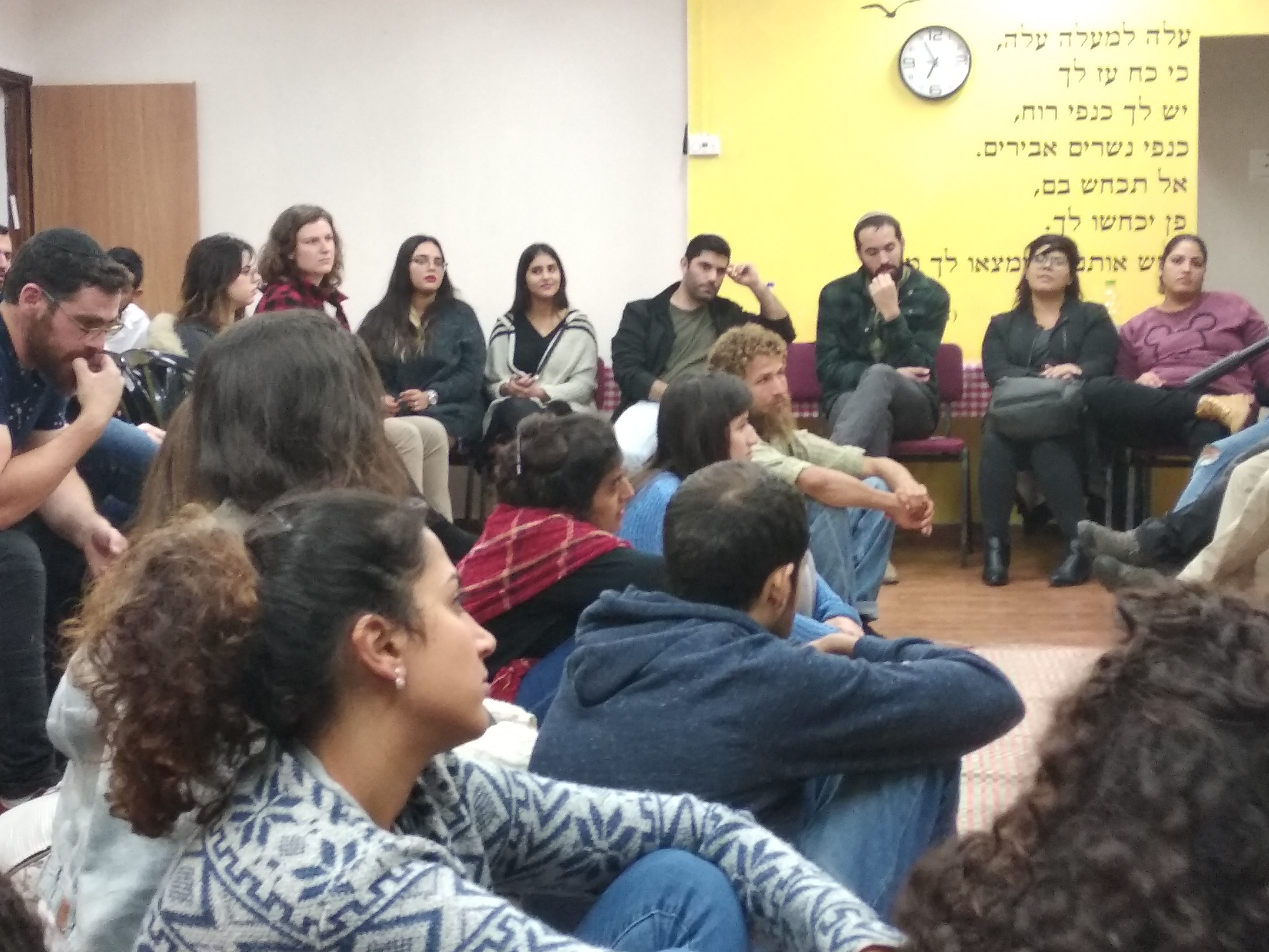 עם הפנים קדימה: מתחברים לזהות היהודית שבנו