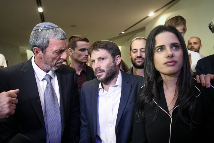אמור לי למי נראה לך הגיוני לחבור ואומר לך מי אתה