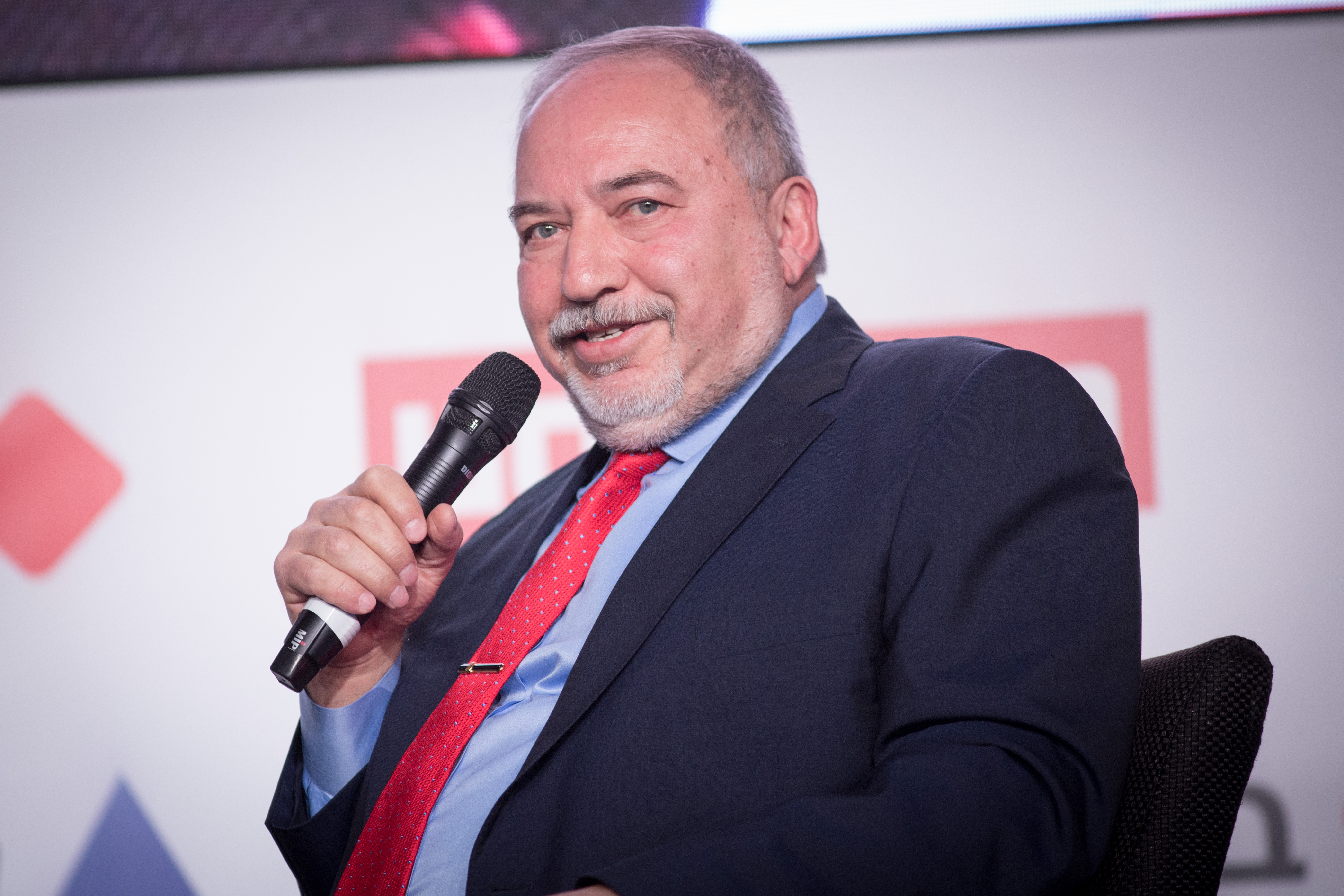 דרמה: ליברמן המליץ על גנץ שהגיע ל-61 ממליצים
