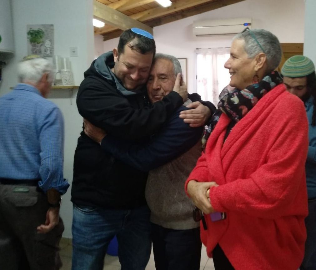 מרגש: ניצולי השואה שיחזרו את בובות הילדות שלהם