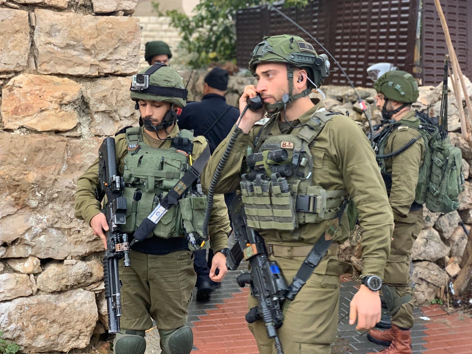 פצוע בינוני בדקירה בחברון וניסיון דקירה בשער שכם