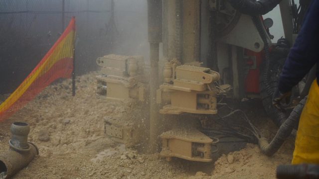 צפו: צה"ל מניח מכשור טכנולוגי לגילוי מנהרות