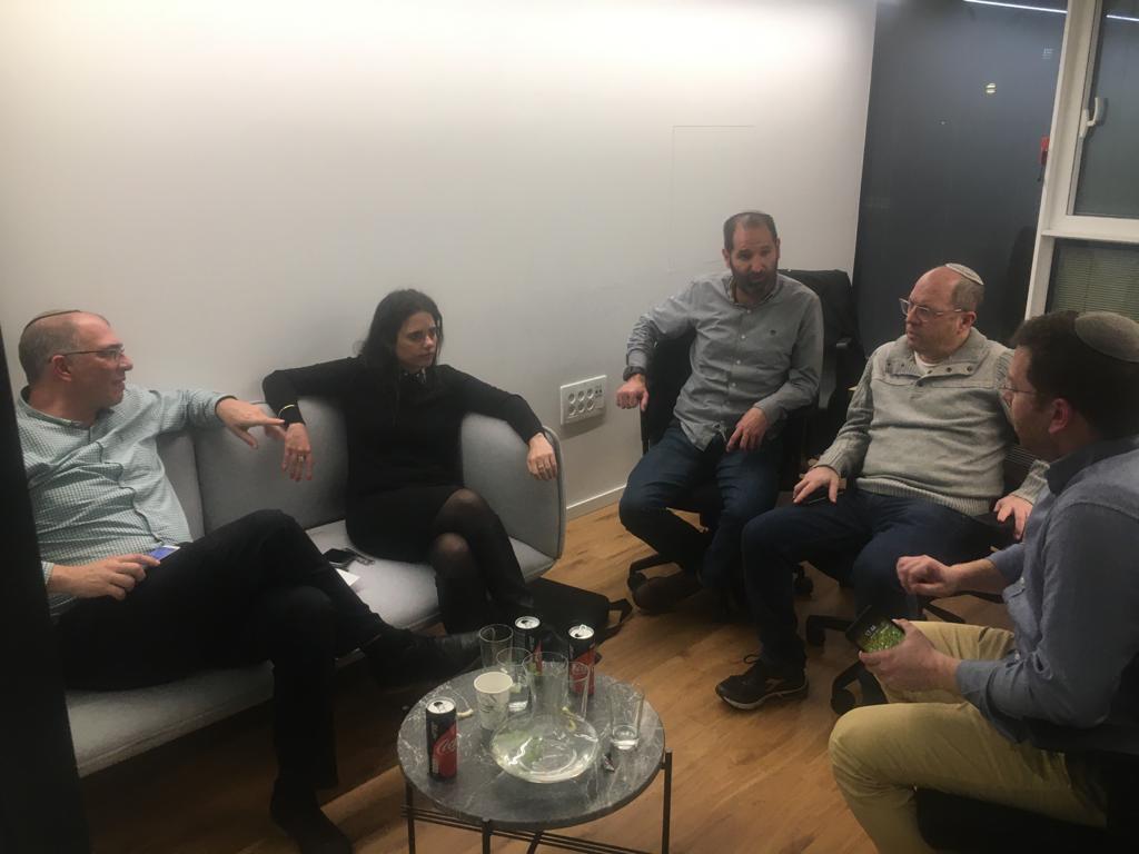 ישיבת שטח של ימינה: "צריך לעבוד כתף אל כתף"
