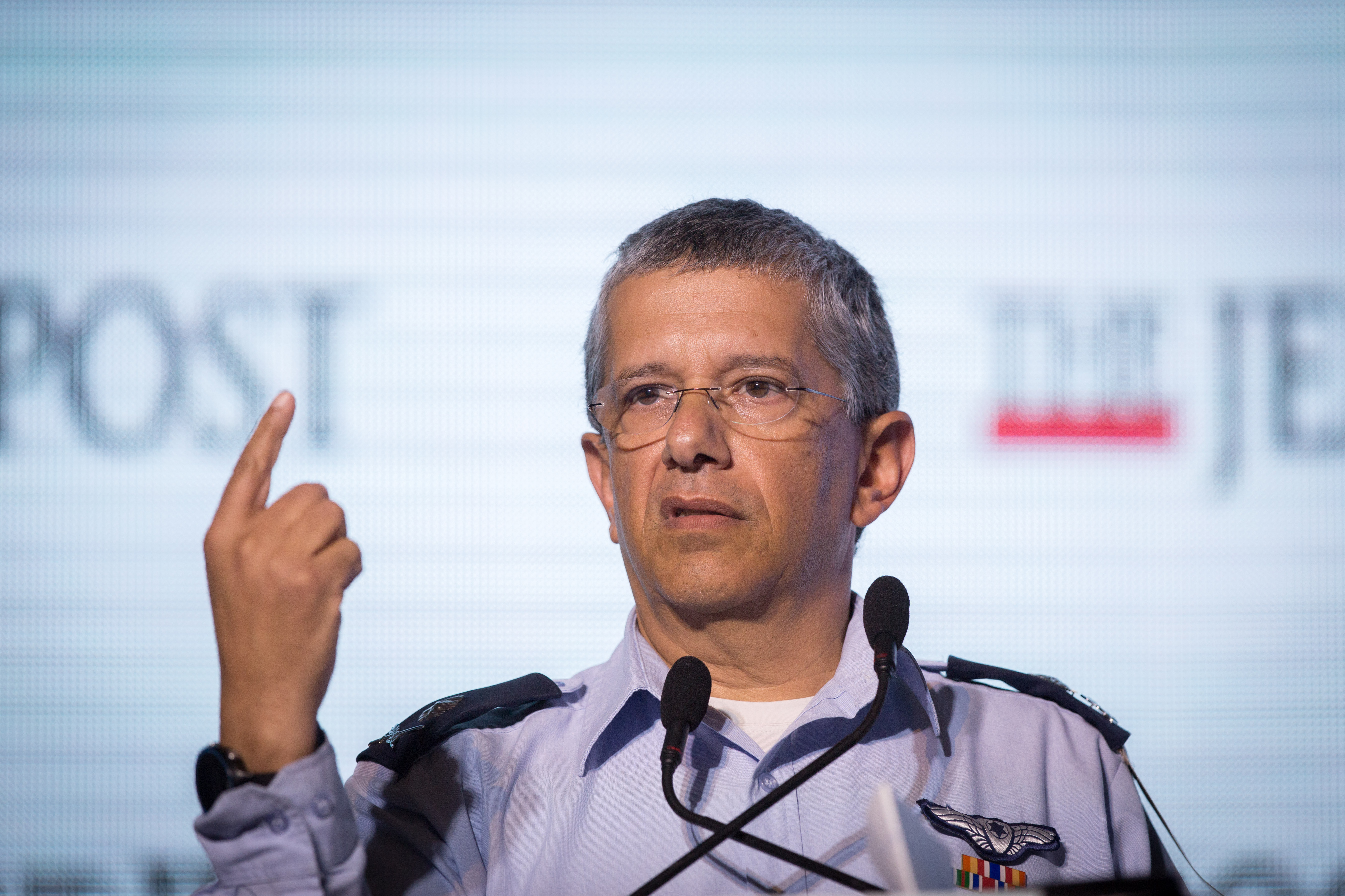 נחשף: זהו היועץ של גנץ לענייני תכנית המאה