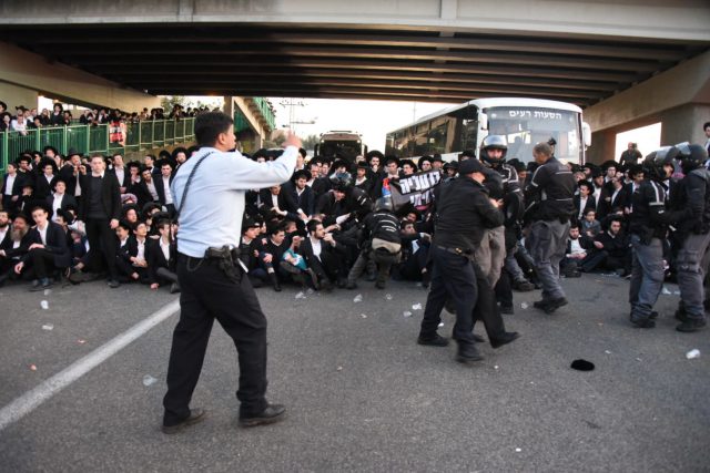 ההפגנה בצומת קוקה קולה (קרדיט: דוברות המשטרה)