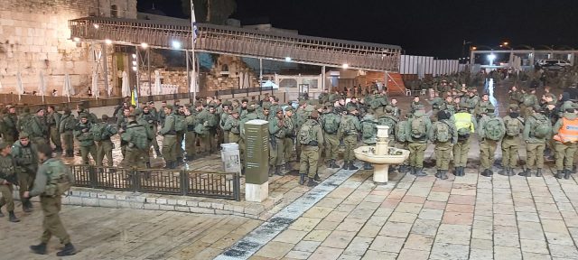 ניתוח חירום לחייל שנפצע קשה; רכבו של המחבל אותר