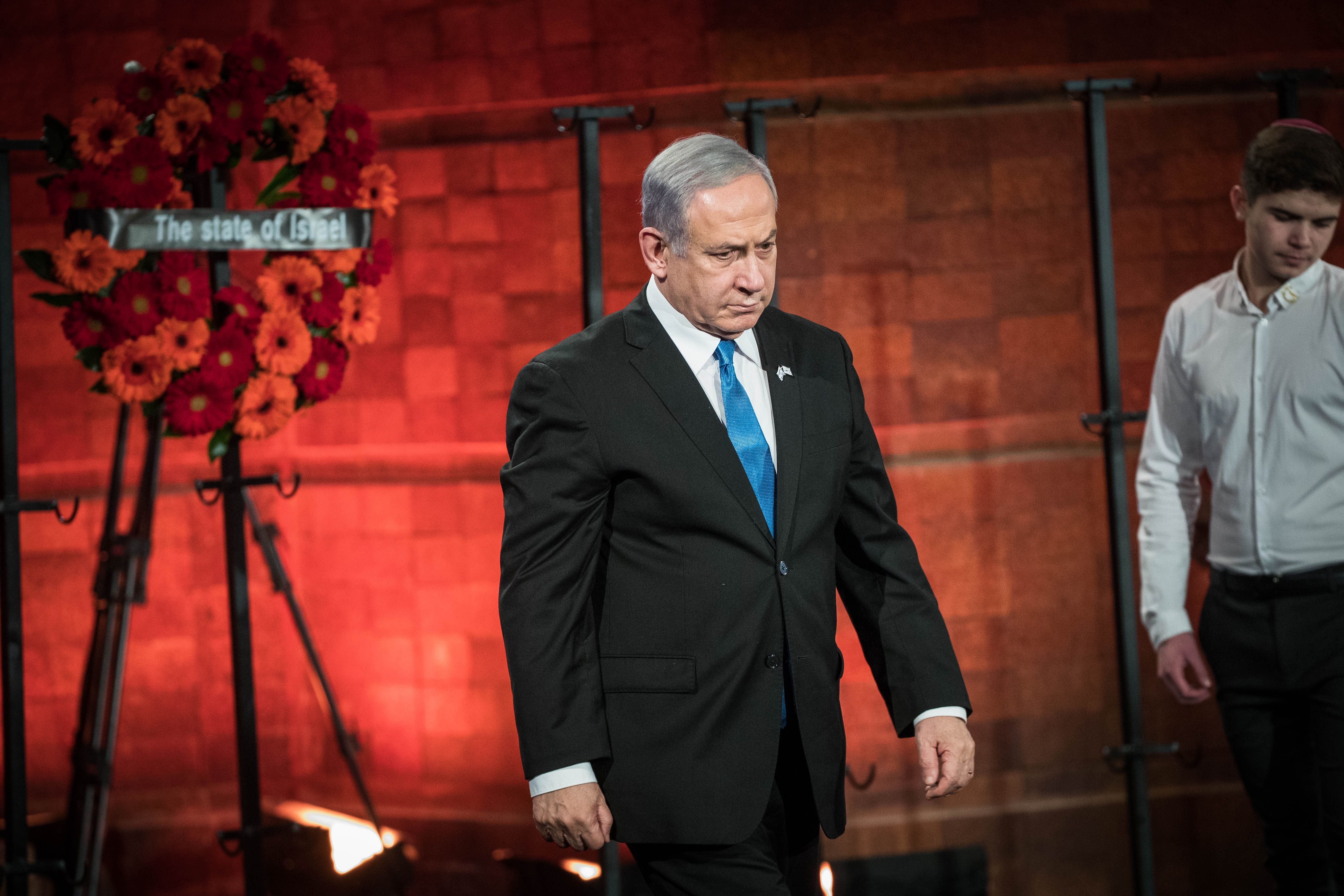 תגובת כחול לבן: דרישה לפתוח בחקירה נגד נתניהו