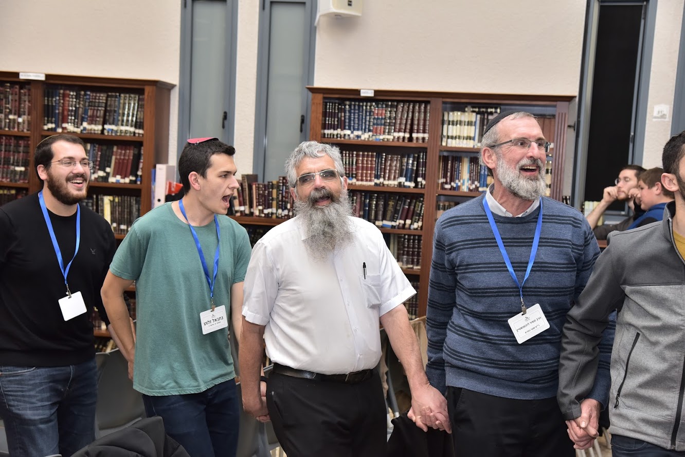 "חיבור נפלא" | הישיבה של הרב שרלו עם תושבי ת"א
