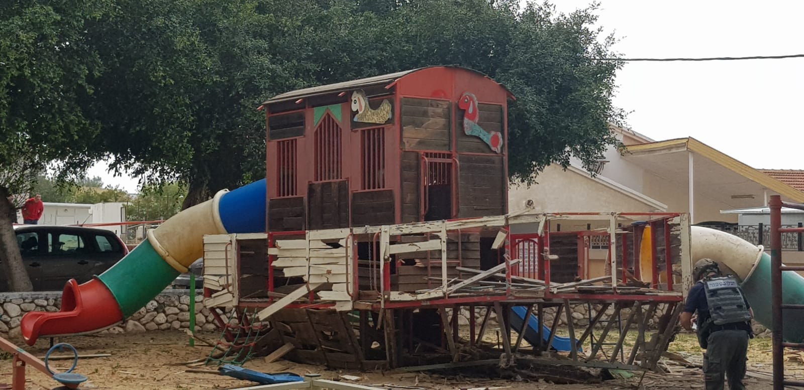 פגיעה ישירה בגן שעשועים סמוך לישיבת ההסדר