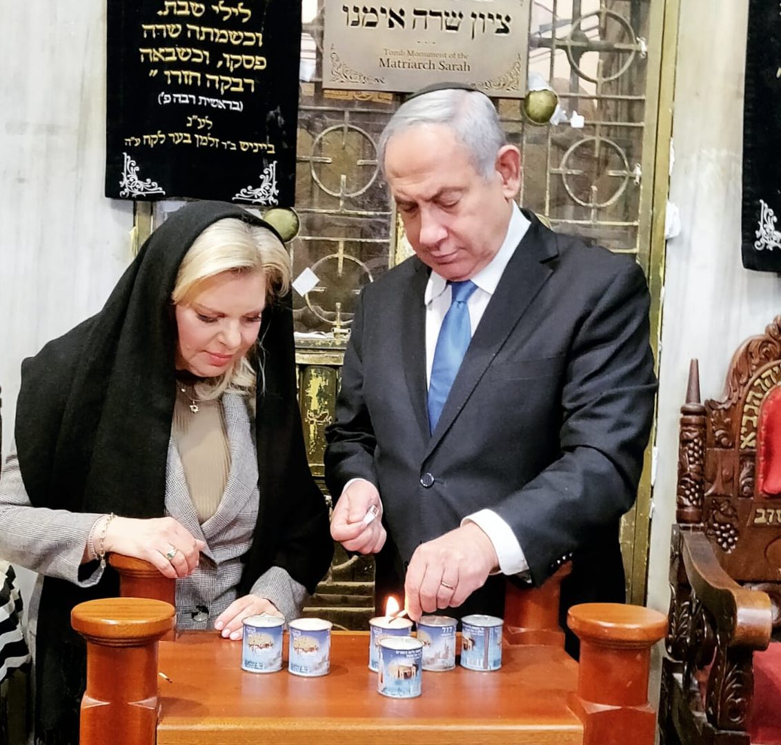 צפו: נתניהו לא לחץ את ידי המבקרים מחשש לקורונה