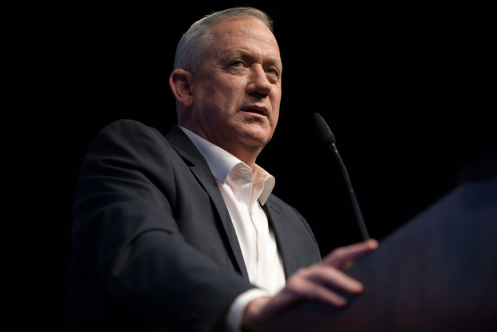 גנץ: "אני מנהיג פוליטי לא קריין חדשות"