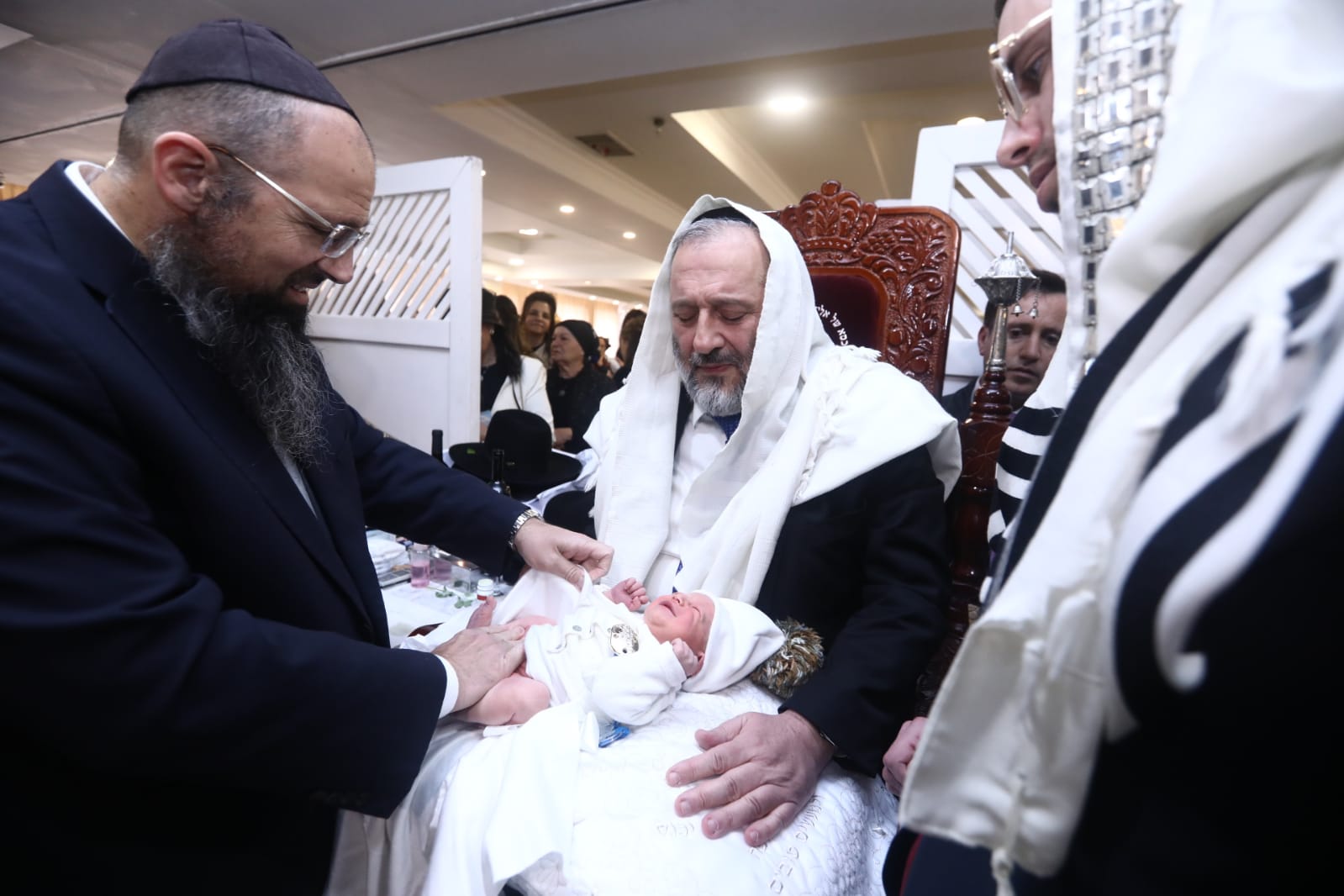 דרעי בברית לנכדו: "אנשים יפחדו ללכת עם כיפה ברחוב"