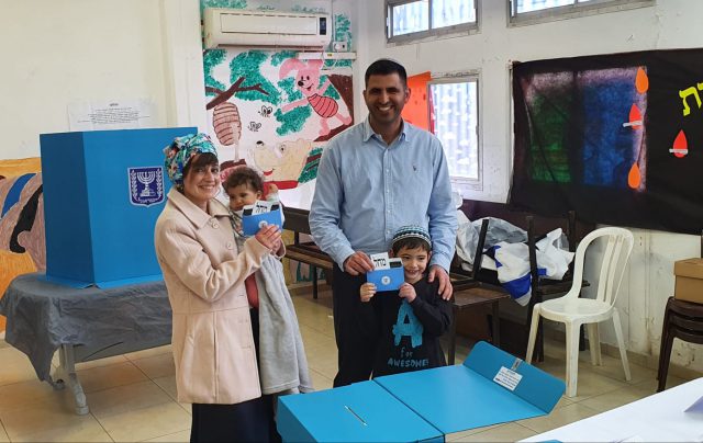 הח"כים יוצאים להצביע: כל העדכונים מכל הקלפיות
