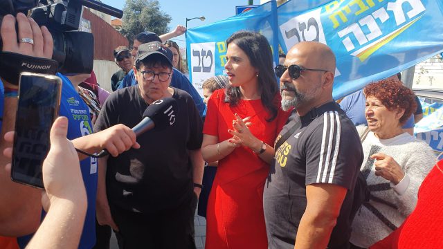 כחול לבן הסתערו על ת"א | נתניהו על מצביעי כחול לבן
