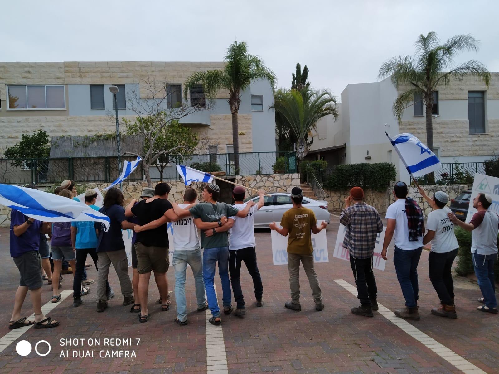 הפגנה מול ראש המטה הסרוג של גנץ באלקנה