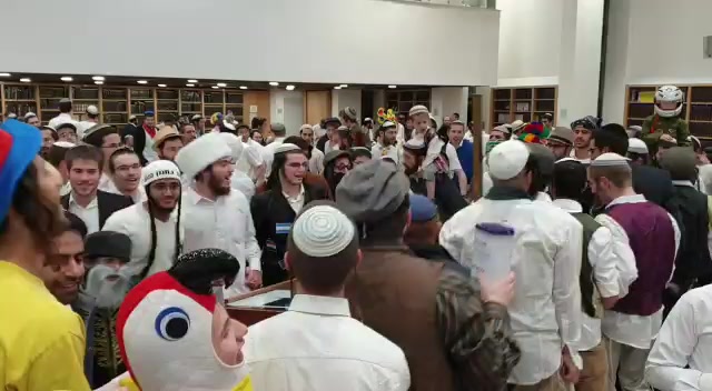 פורים ישיבת בית אל (צילום סרוגים)