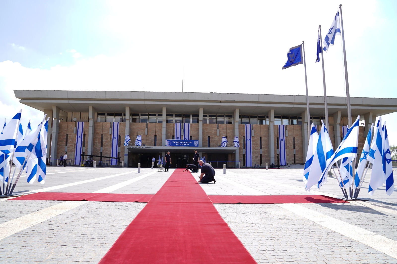 תחת הגבלות חריפות: הכנסת ה- 23 מושבעת
