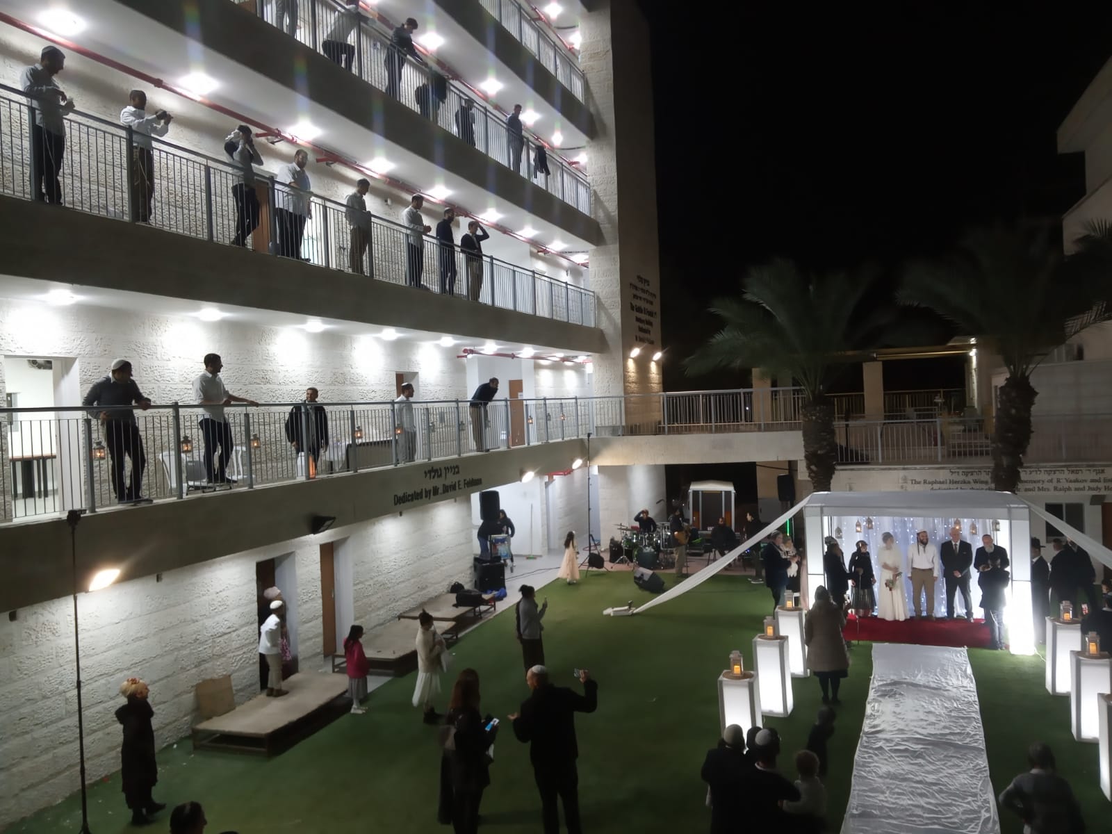 בצל הקורונה| חתונה מרגשת בישיבת שדרות. צפו