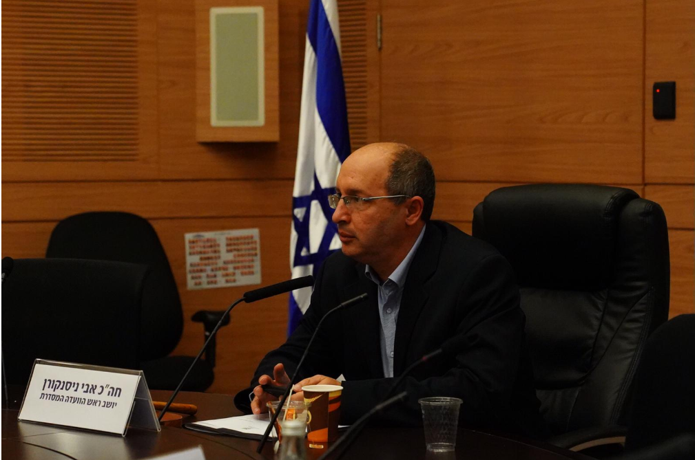 "הופעלו לחצים לדחות את חוק איסור צריכת זנות"
