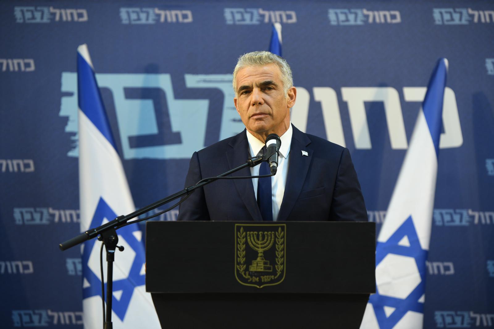 לפיד: "גנץ נכנע ללא קרב והצטרף לבלוק החרדי"