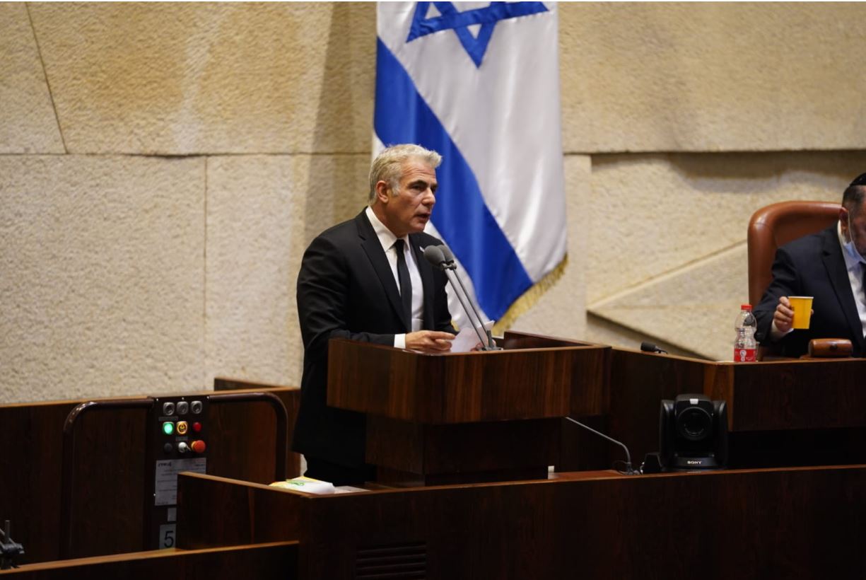 יאיר לפיד: "המגיש הראשון היה בני גנץ"