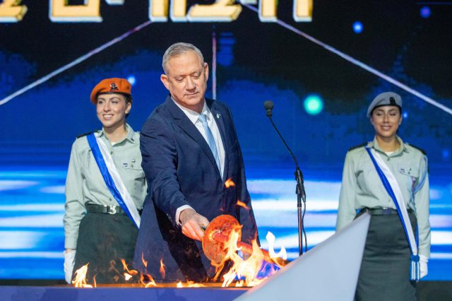 פותח את טקס המשואות
