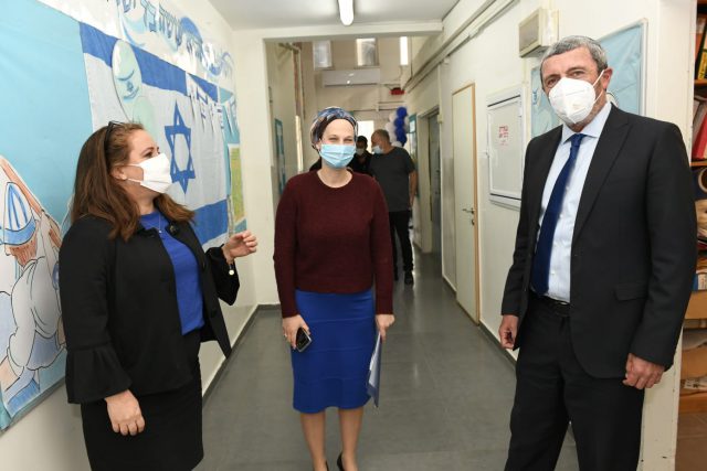 "רואים חשיבות עליונה בהחזרת הילדים ללימודים"