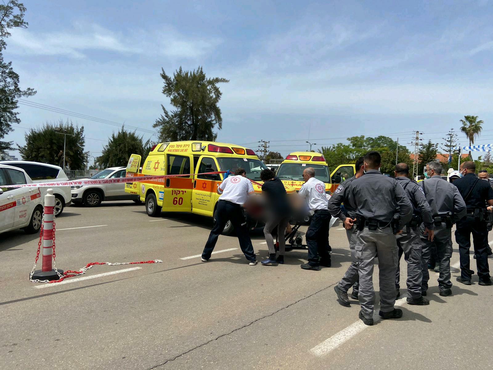 מאבטח נדקר בכניסה לבית החולים תל השומר