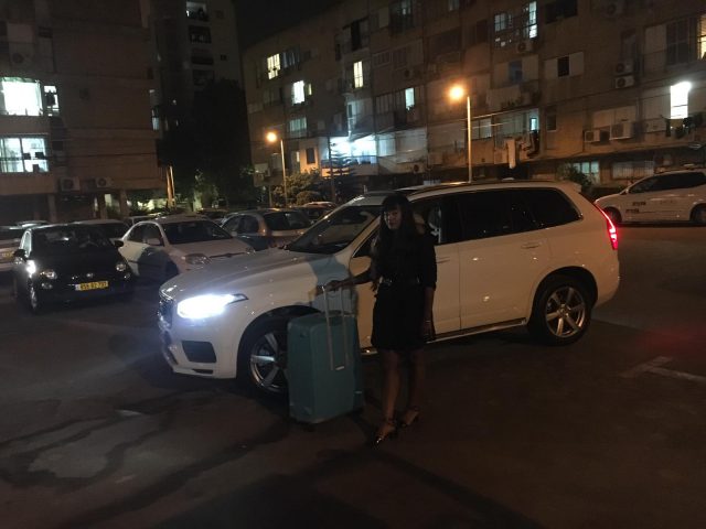 זוכת האח הגדול על סט הצילומים עם שולי רנד (באדיבות הוט)