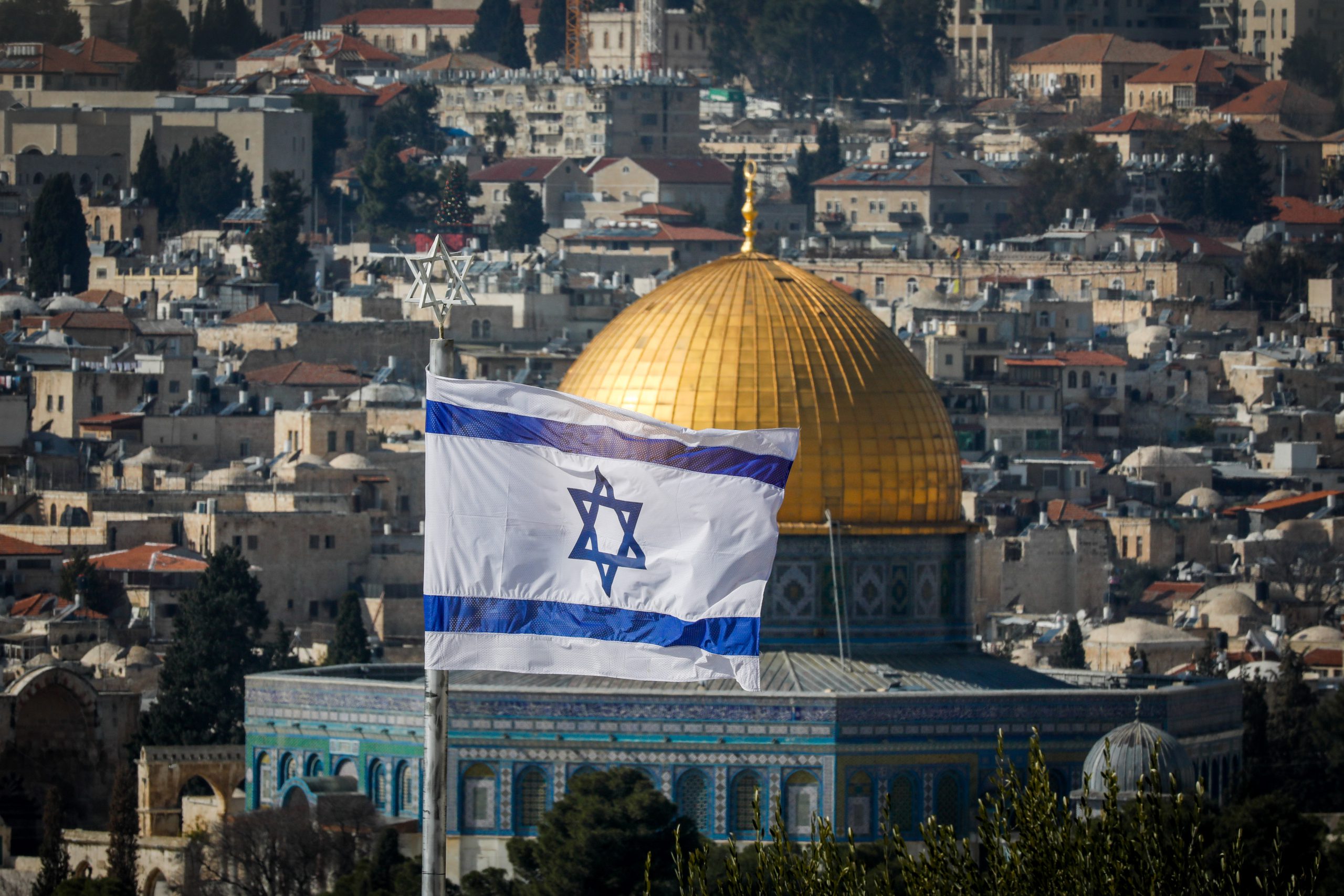 בשערי הר הבית: מוסלמי נתפס עם סכין ותקף שוטרים