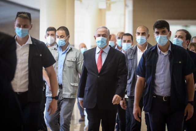 נתניהו והשרים בדרך לדיון בבית המשפט המחוזי