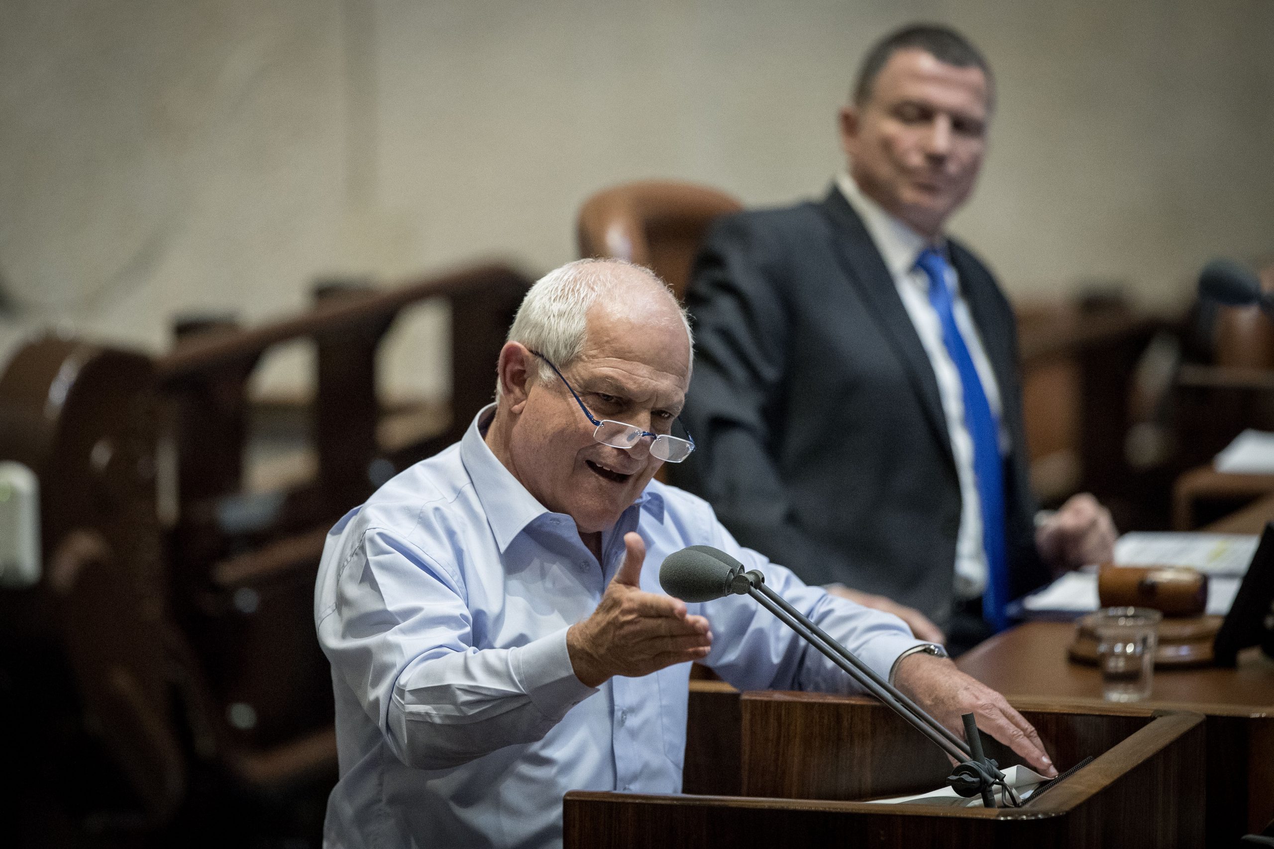 פנייה ליועמ"ש: להסיר את חסינותו של חיים כץ