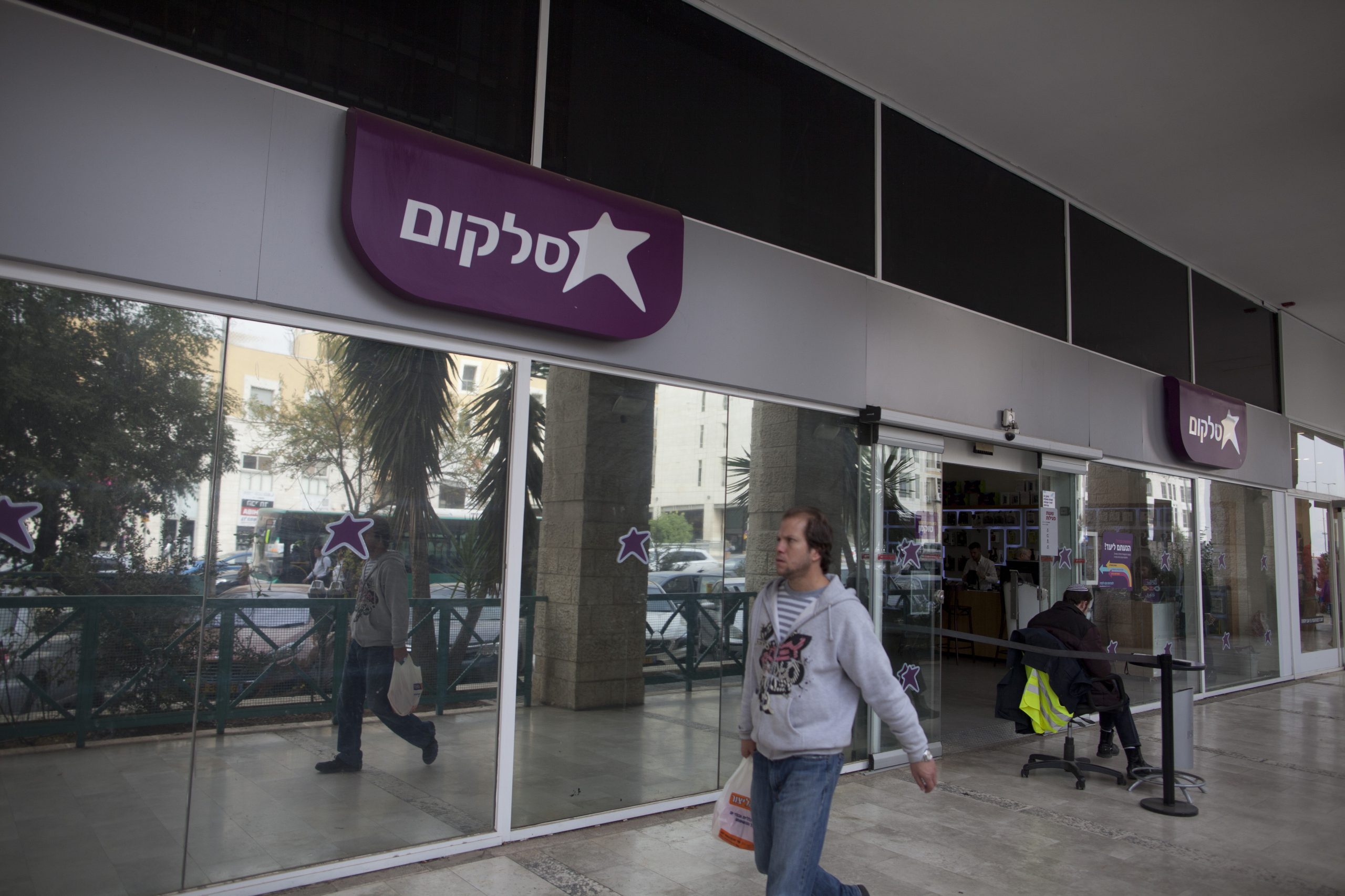 נשלם יותר? אושר המיזוג בין סלקום לגולן טלקום