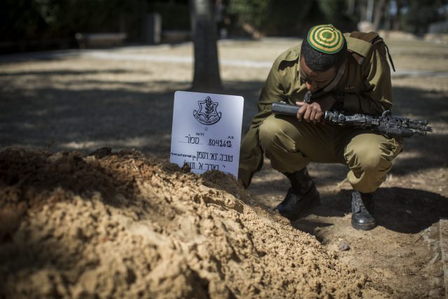 קברו של ינאי וייסמן (Hadas Parush/Flash90)