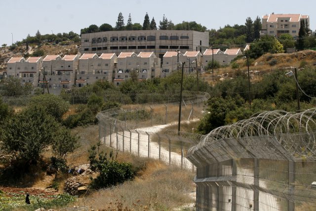קרית ארבע. תאלץ לפתוח את הבריכה במתכונת מעורבת
