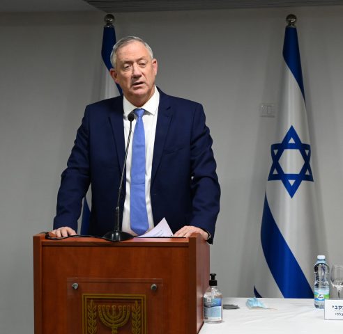 גנץ: "ההתלהמות כלפי השופטים מסוכנת לחברה"
