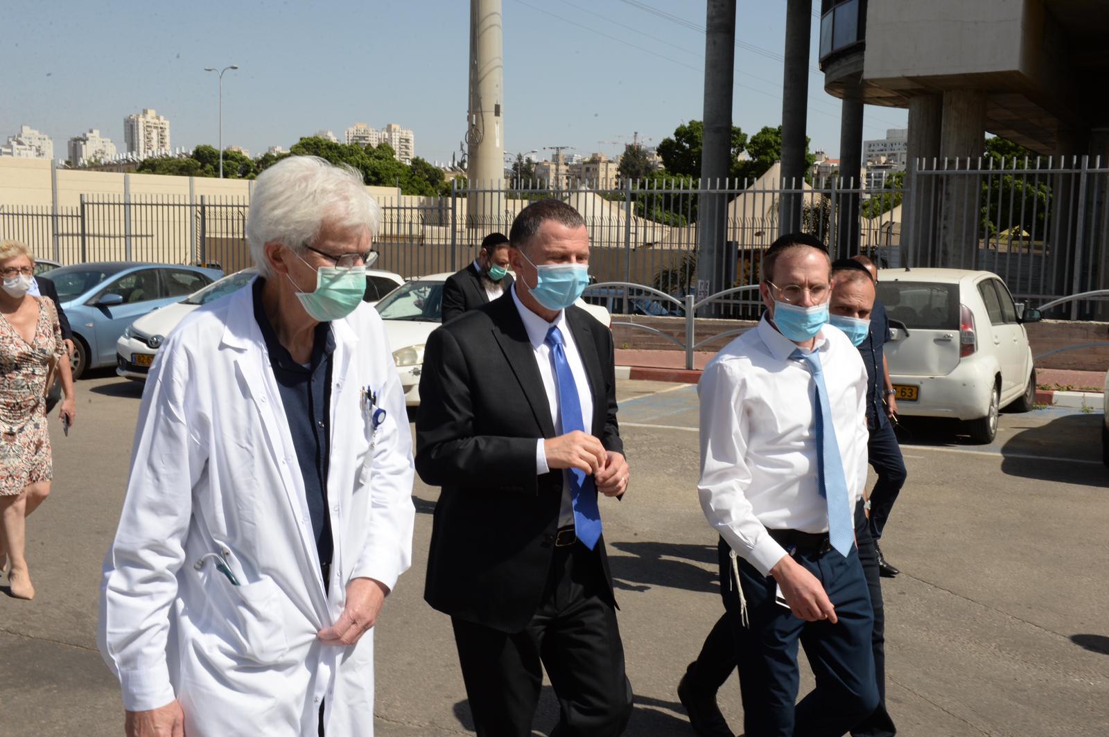 לראשונה: אדלשטיין ביקר בבית החולים מעיני הישועה