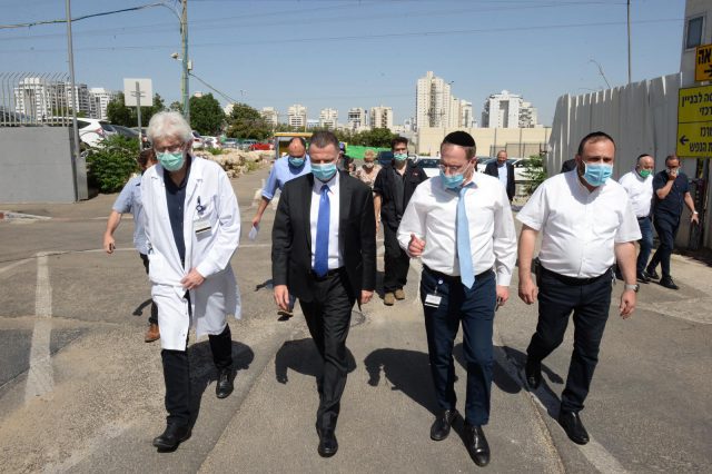 לראשונה: אדלשטיין ביקר בבית החולים מעיני הישועה