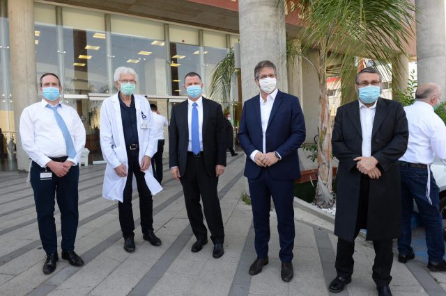 לראשונה: אדלשטיין ביקר בבית החולים מעיני הישועה