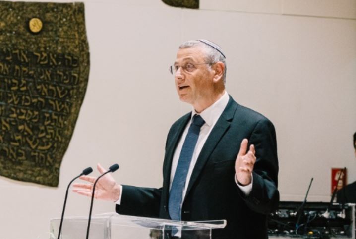 הרב בני לאו: "לספור נשים למניין בקריאת מגילה"