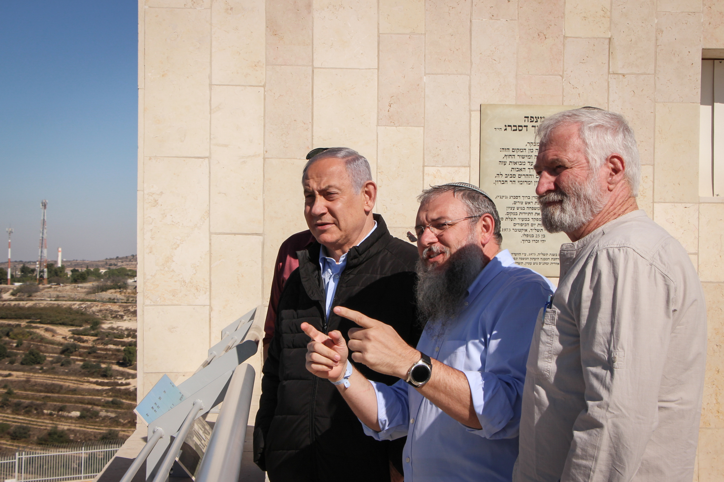 זמביש, שלמה נאמן ונתניהו, אלון שבות אשתקד