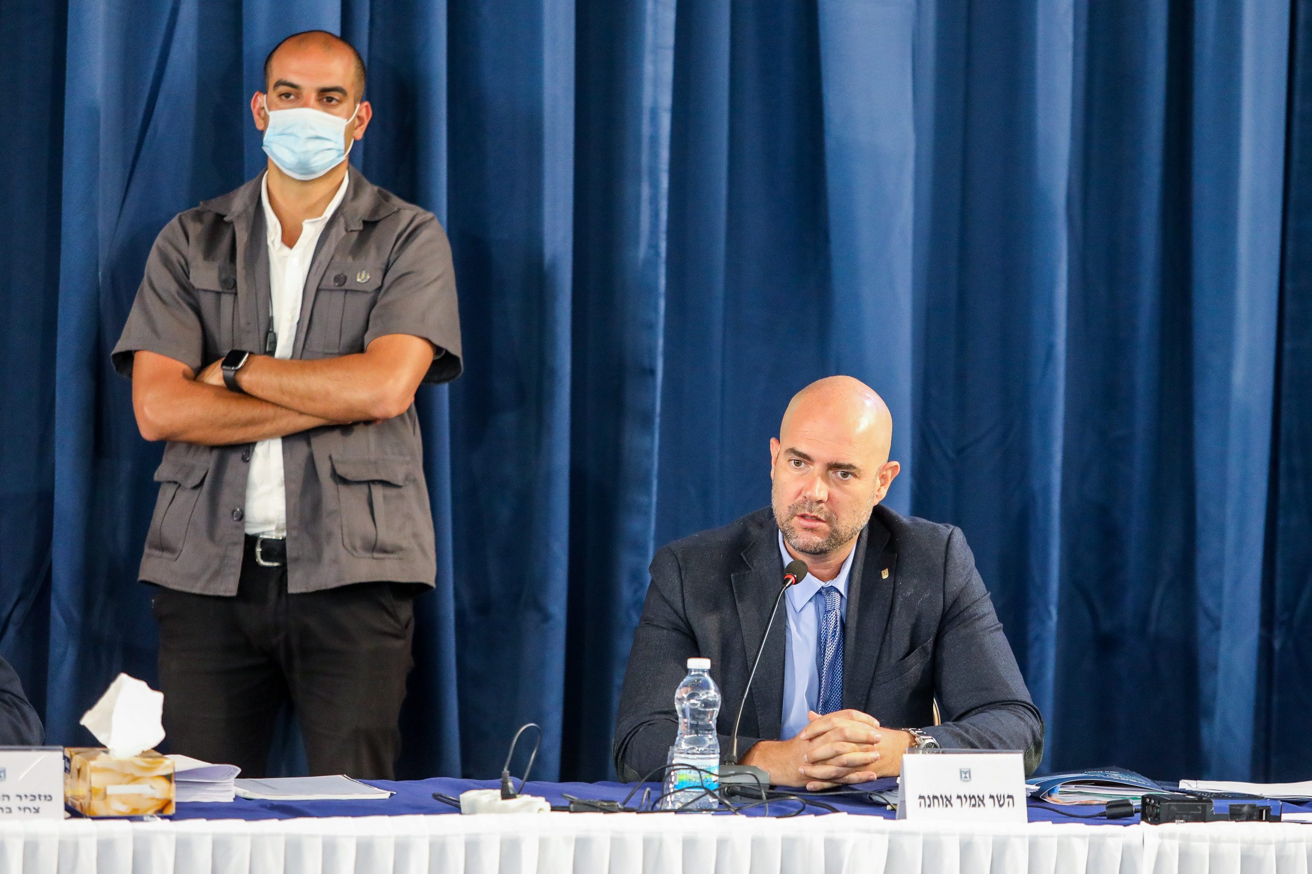 שכונה בקואליציה: 2 שרים וח"כ הצביעו עם האופוזיציה
